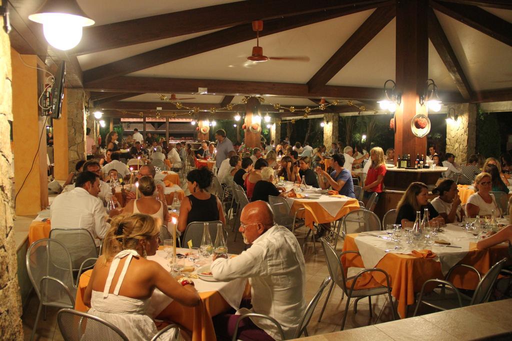 Villaggio Piscina Rei Monte Nai Bagian luar foto
